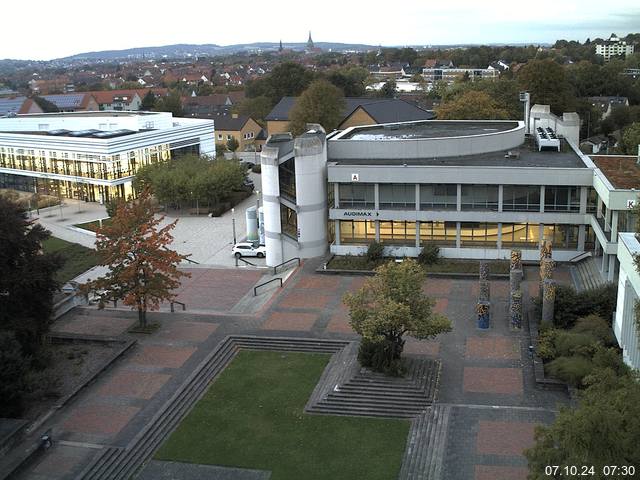 Foto der Webcam: Verwaltungsgebäude, Innenhof mit Audimax, Hörsaal-Gebäude 1