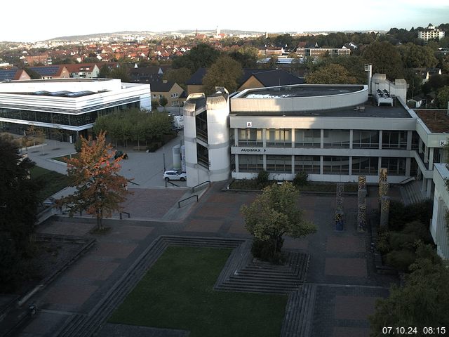 Foto der Webcam: Verwaltungsgebäude, Innenhof mit Audimax, Hörsaal-Gebäude 1