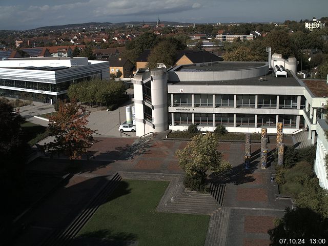 Foto der Webcam: Verwaltungsgebäude, Innenhof mit Audimax, Hörsaal-Gebäude 1