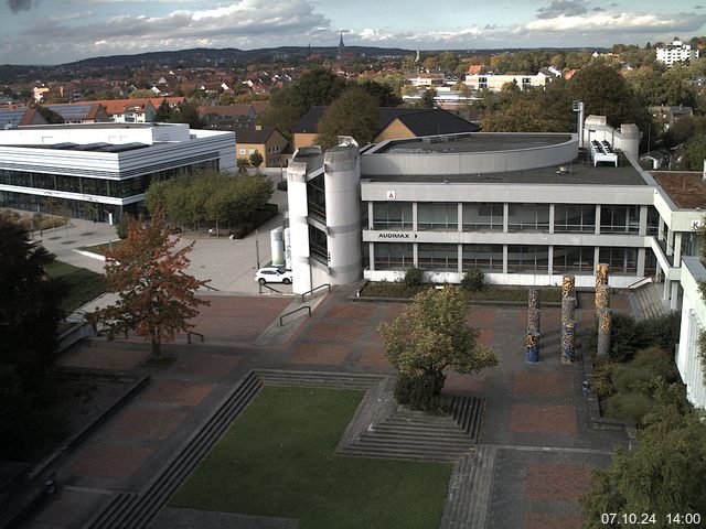 Foto der Webcam: Verwaltungsgebäude, Innenhof mit Audimax, Hörsaal-Gebäude 1