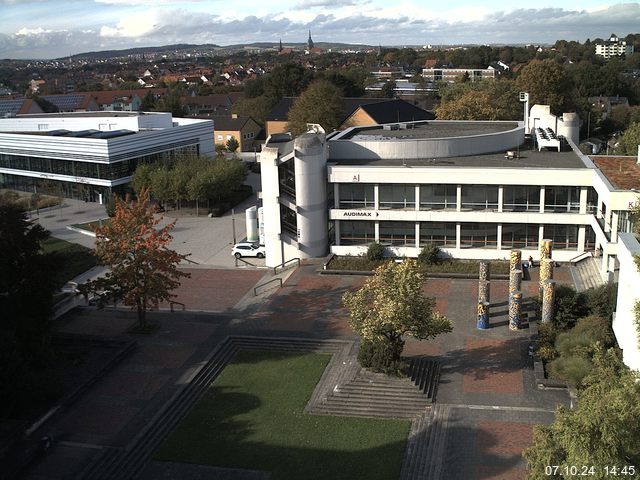 Foto der Webcam: Verwaltungsgebäude, Innenhof mit Audimax, Hörsaal-Gebäude 1