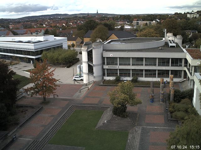 Foto der Webcam: Verwaltungsgebäude, Innenhof mit Audimax, Hörsaal-Gebäude 1