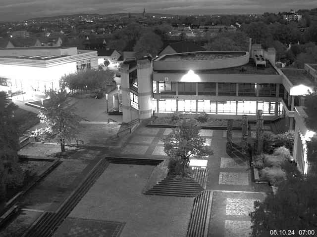 Foto der Webcam: Verwaltungsgebäude, Innenhof mit Audimax, Hörsaal-Gebäude 1