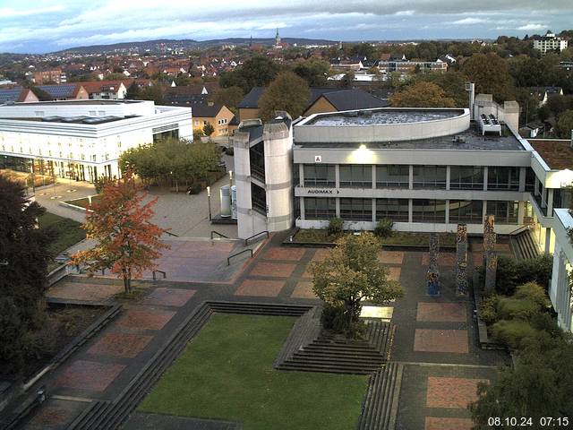 Foto der Webcam: Verwaltungsgebäude, Innenhof mit Audimax, Hörsaal-Gebäude 1