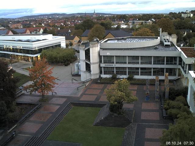 Foto der Webcam: Verwaltungsgebäude, Innenhof mit Audimax, Hörsaal-Gebäude 1