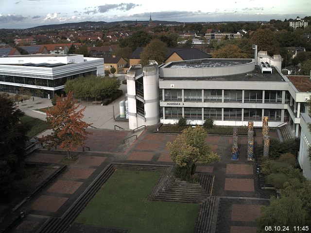 Foto der Webcam: Verwaltungsgebäude, Innenhof mit Audimax, Hörsaal-Gebäude 1