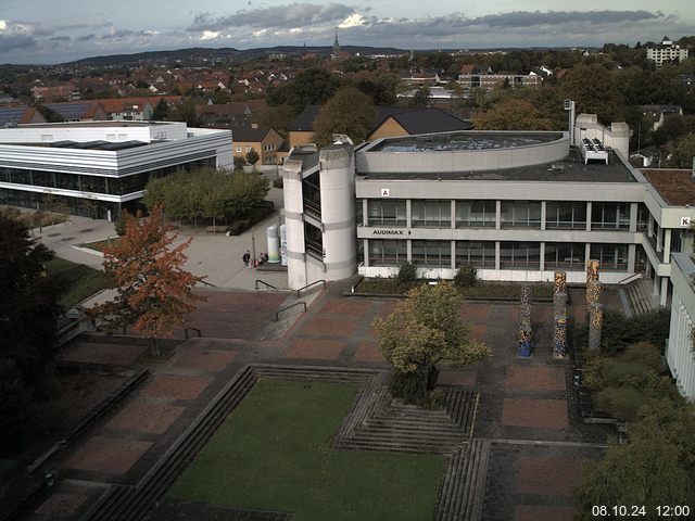 Foto der Webcam: Verwaltungsgebäude, Innenhof mit Audimax, Hörsaal-Gebäude 1