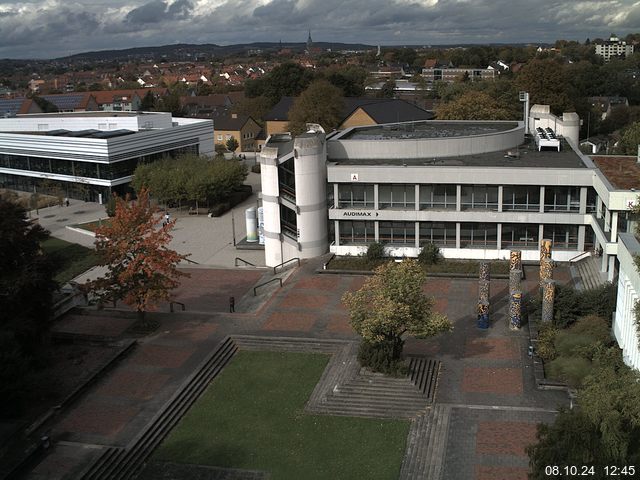 Foto der Webcam: Verwaltungsgebäude, Innenhof mit Audimax, Hörsaal-Gebäude 1