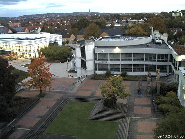 Foto der Webcam: Verwaltungsgebäude, Innenhof mit Audimax, Hörsaal-Gebäude 1