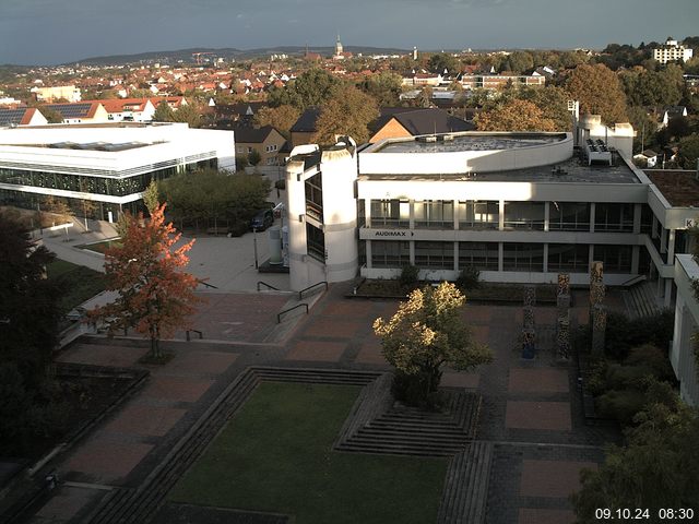 Foto der Webcam: Verwaltungsgebäude, Innenhof mit Audimax, Hörsaal-Gebäude 1