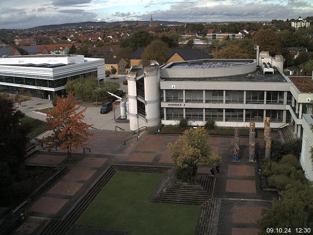 Foto der Webcam: Verwaltungsgebäude, Innenhof mit Audimax, Hörsaal-Gebäude 1