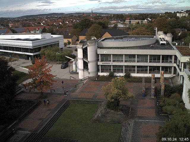 Foto der Webcam: Verwaltungsgebäude, Innenhof mit Audimax, Hörsaal-Gebäude 1