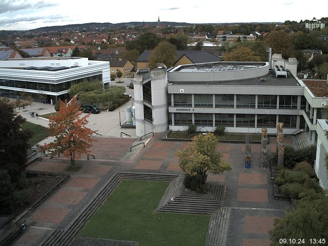 Foto der Webcam: Verwaltungsgebäude, Innenhof mit Audimax, Hörsaal-Gebäude 1