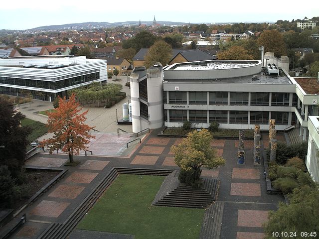 Foto der Webcam: Verwaltungsgebäude, Innenhof mit Audimax, Hörsaal-Gebäude 1