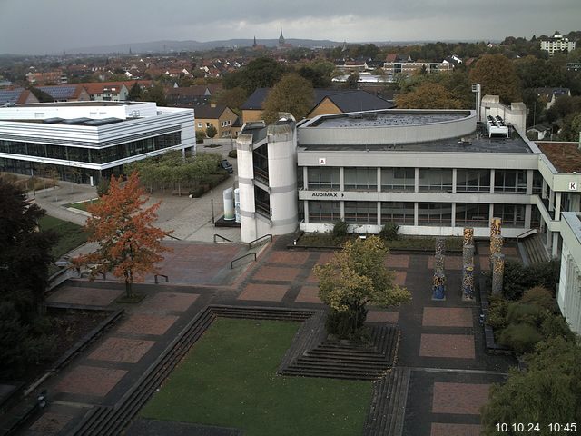 Foto der Webcam: Verwaltungsgebäude, Innenhof mit Audimax, Hörsaal-Gebäude 1