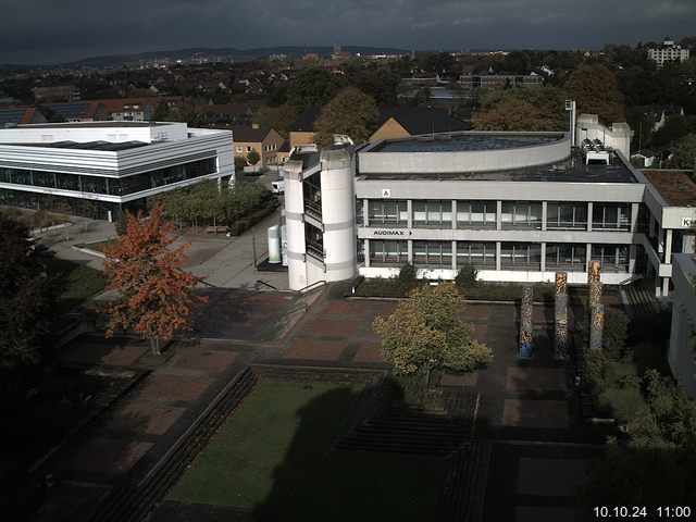 Foto der Webcam: Verwaltungsgebäude, Innenhof mit Audimax, Hörsaal-Gebäude 1