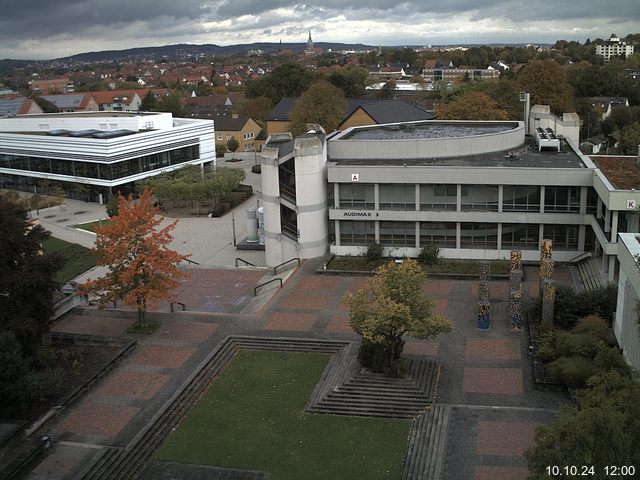 Foto der Webcam: Verwaltungsgebäude, Innenhof mit Audimax, Hörsaal-Gebäude 1