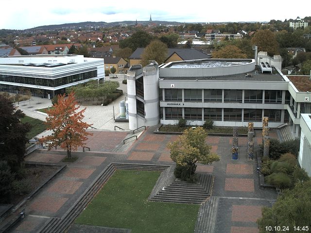 Foto der Webcam: Verwaltungsgebäude, Innenhof mit Audimax, Hörsaal-Gebäude 1