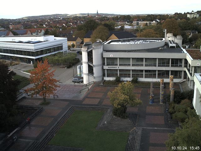 Foto der Webcam: Verwaltungsgebäude, Innenhof mit Audimax, Hörsaal-Gebäude 1