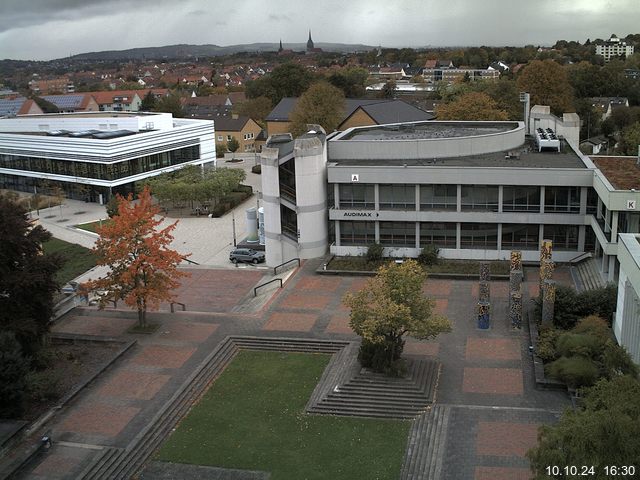 Foto der Webcam: Verwaltungsgebäude, Innenhof mit Audimax, Hörsaal-Gebäude 1