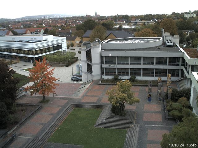 Foto der Webcam: Verwaltungsgebäude, Innenhof mit Audimax, Hörsaal-Gebäude 1