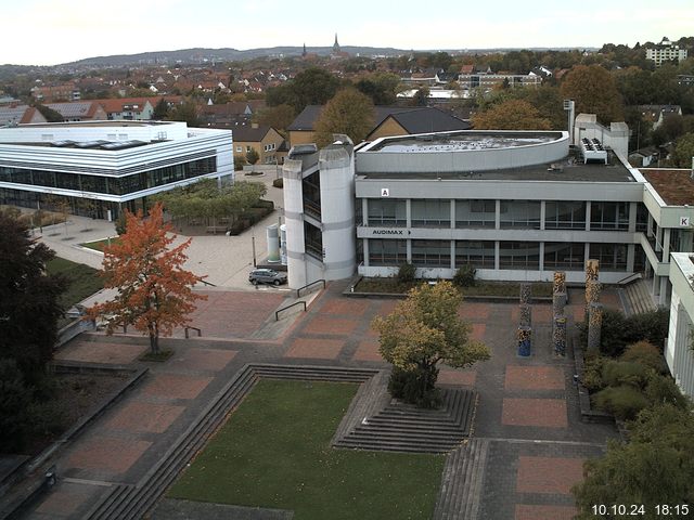 Foto der Webcam: Verwaltungsgebäude, Innenhof mit Audimax, Hörsaal-Gebäude 1