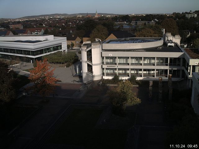 Foto der Webcam: Verwaltungsgebäude, Innenhof mit Audimax, Hörsaal-Gebäude 1