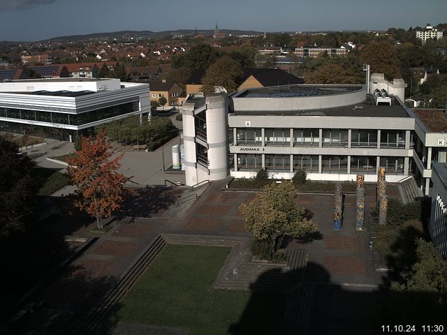 Foto der Webcam: Verwaltungsgebäude, Innenhof mit Audimax, Hörsaal-Gebäude 1