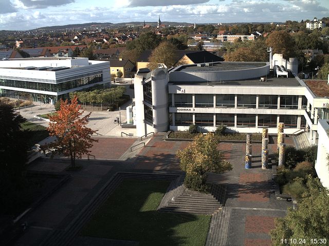 Foto der Webcam: Verwaltungsgebäude, Innenhof mit Audimax, Hörsaal-Gebäude 1