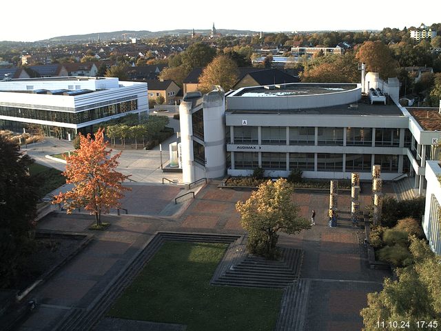 Foto der Webcam: Verwaltungsgebäude, Innenhof mit Audimax, Hörsaal-Gebäude 1