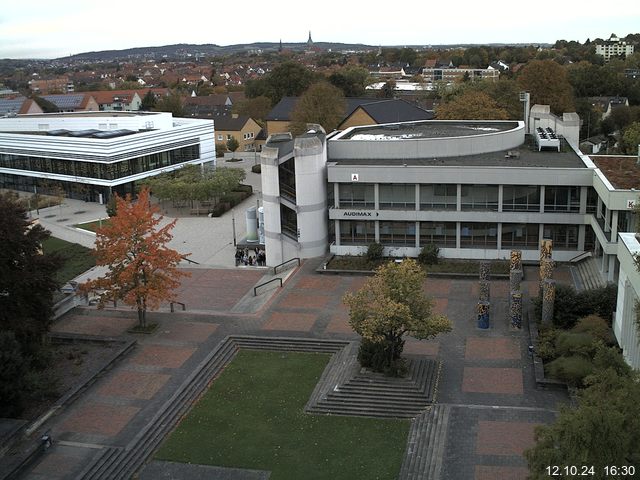 Foto der Webcam: Verwaltungsgebäude, Innenhof mit Audimax, Hörsaal-Gebäude 1