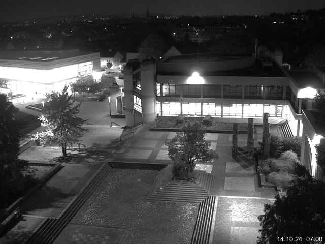 Foto der Webcam: Verwaltungsgebäude, Innenhof mit Audimax, Hörsaal-Gebäude 1