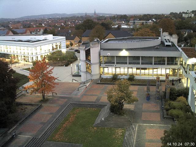 Foto der Webcam: Verwaltungsgebäude, Innenhof mit Audimax, Hörsaal-Gebäude 1