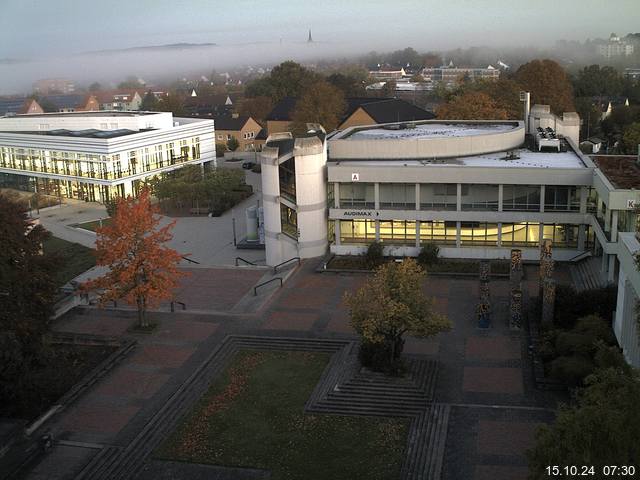 Foto der Webcam: Verwaltungsgebäude, Innenhof mit Audimax, Hörsaal-Gebäude 1