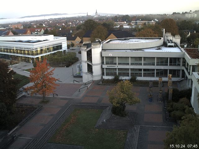 Foto der Webcam: Verwaltungsgebäude, Innenhof mit Audimax, Hörsaal-Gebäude 1