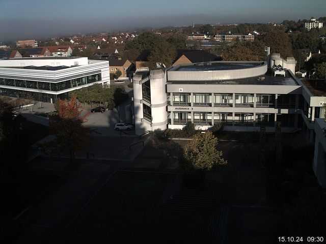 Foto der Webcam: Verwaltungsgebäude, Innenhof mit Audimax, Hörsaal-Gebäude 1