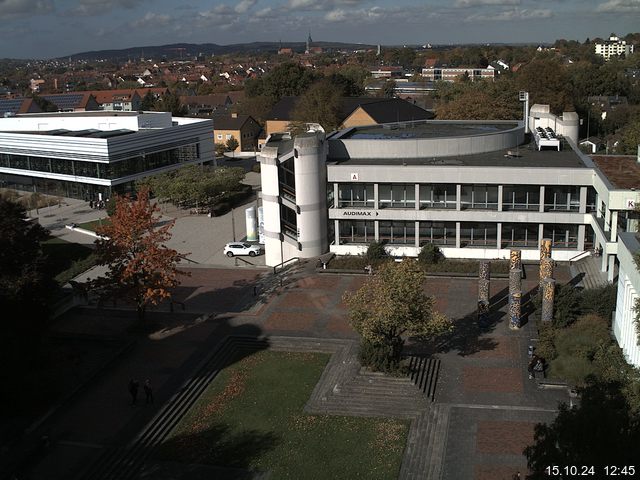 Foto der Webcam: Verwaltungsgebäude, Innenhof mit Audimax, Hörsaal-Gebäude 1