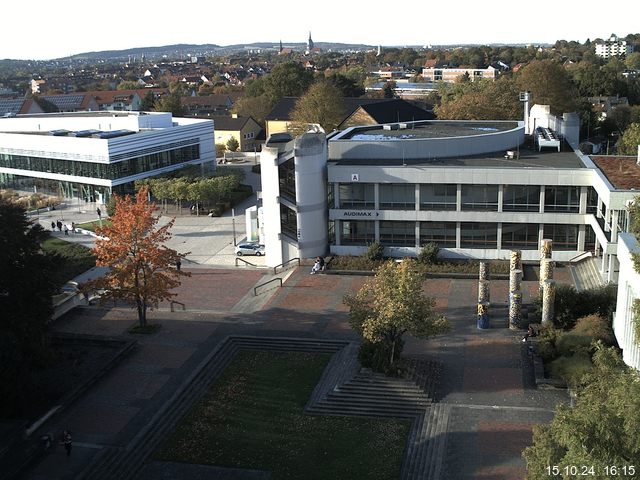 Foto der Webcam: Verwaltungsgebäude, Innenhof mit Audimax, Hörsaal-Gebäude 1