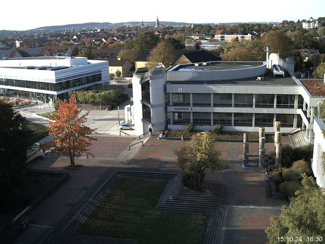 Foto der Webcam: Verwaltungsgebäude, Innenhof mit Audimax, Hörsaal-Gebäude 1