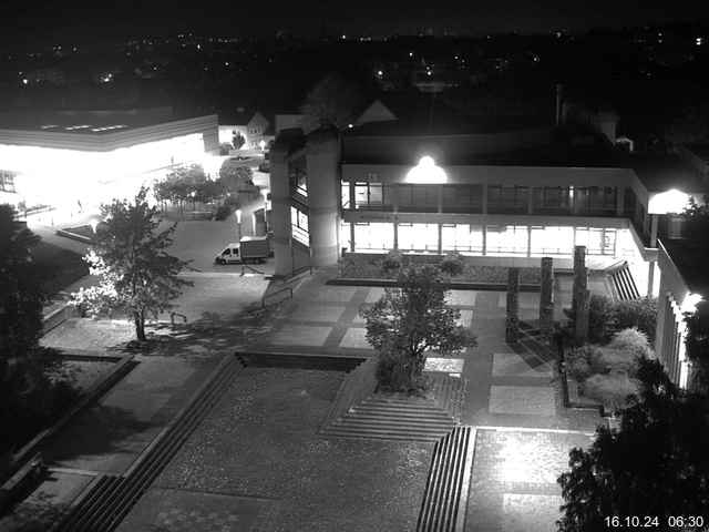 Foto der Webcam: Verwaltungsgebäude, Innenhof mit Audimax, Hörsaal-Gebäude 1