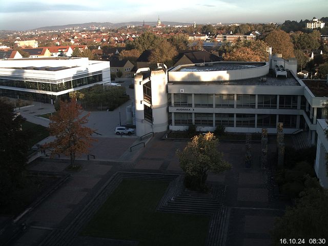 Foto der Webcam: Verwaltungsgebäude, Innenhof mit Audimax, Hörsaal-Gebäude 1