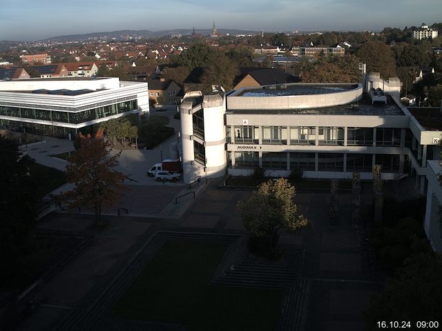 Foto der Webcam: Verwaltungsgebäude, Innenhof mit Audimax, Hörsaal-Gebäude 1