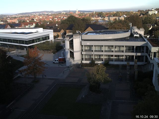 Foto der Webcam: Verwaltungsgebäude, Innenhof mit Audimax, Hörsaal-Gebäude 1