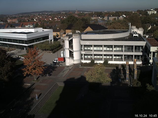 Foto der Webcam: Verwaltungsgebäude, Innenhof mit Audimax, Hörsaal-Gebäude 1