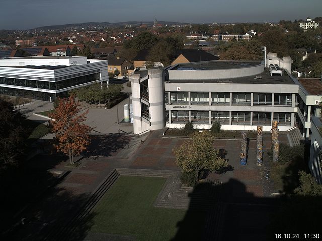 Foto der Webcam: Verwaltungsgebäude, Innenhof mit Audimax, Hörsaal-Gebäude 1