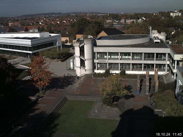 Foto der Webcam: Verwaltungsgebäude, Innenhof mit Audimax, Hörsaal-Gebäude 1