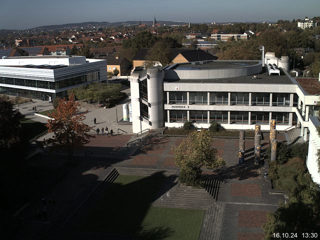 Foto der Webcam: Verwaltungsgebäude, Innenhof mit Audimax, Hörsaal-Gebäude 1