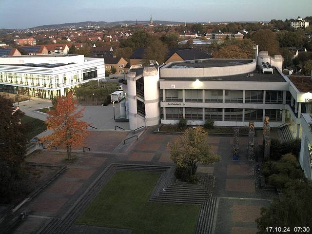 Foto der Webcam: Verwaltungsgebäude, Innenhof mit Audimax, Hörsaal-Gebäude 1