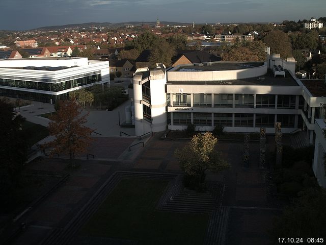 Foto der Webcam: Verwaltungsgebäude, Innenhof mit Audimax, Hörsaal-Gebäude 1