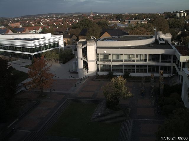 Foto der Webcam: Verwaltungsgebäude, Innenhof mit Audimax, Hörsaal-Gebäude 1